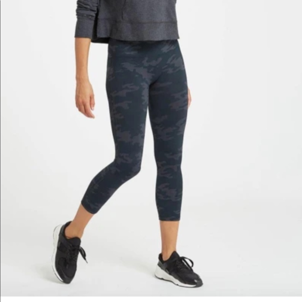 SPANX LOOK AT ME NOW CROPPED LEGGINGS